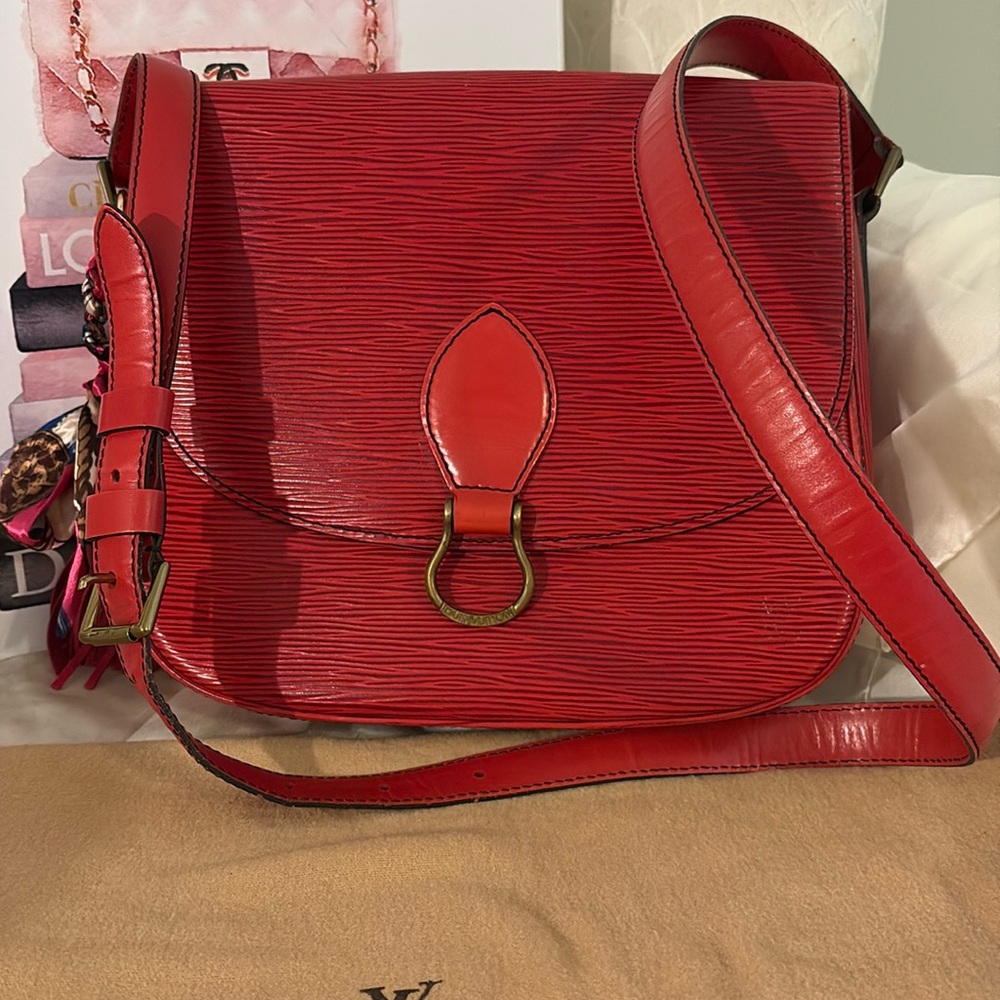 Louis Vuitton Epi Saint Cloud GM Vintage Crossbody bag w/ Dust Bag & Lock & Key